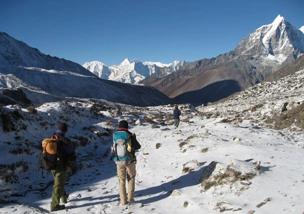 Where is Chola Pass?
