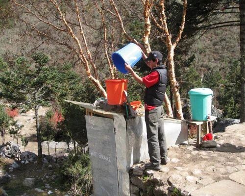 Everest Chola Pass Bath