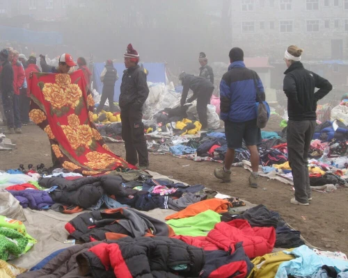 Everest Chola Pass Market